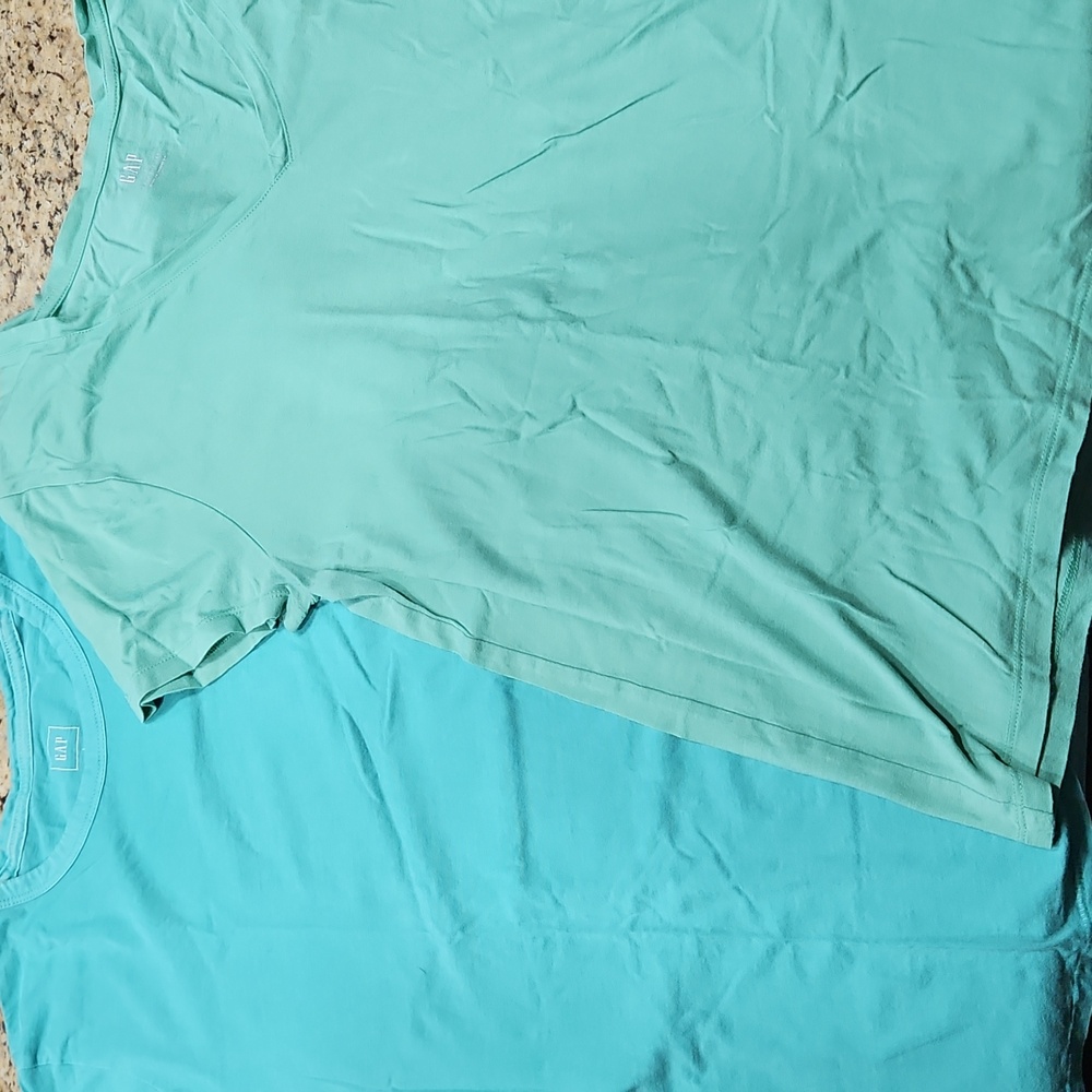 GAP Aqua and Light Teal T-Shirts Large